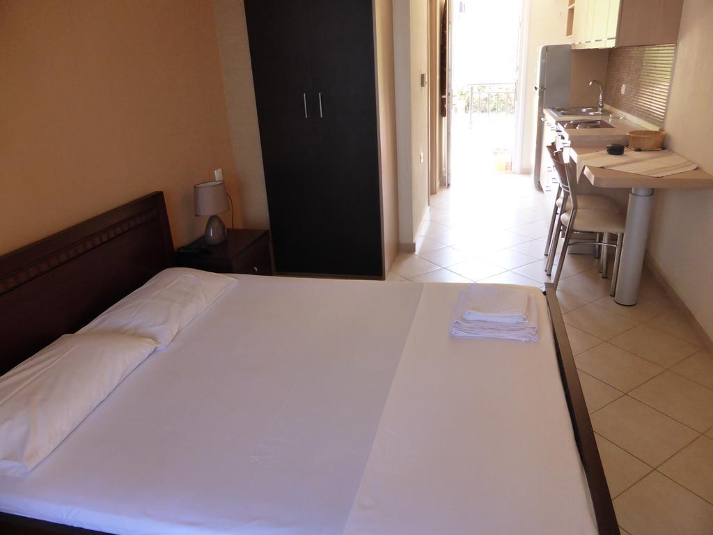 Perdikis Apartments - Paliouria Kokkino Nero Bagian luar foto