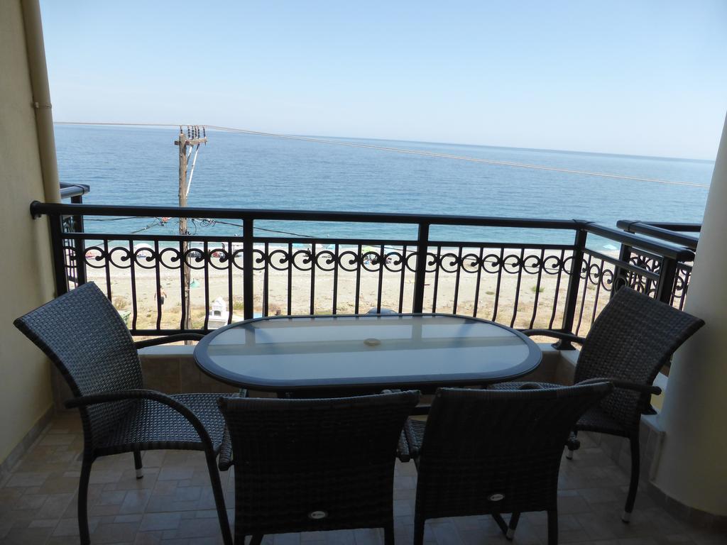 Perdikis Apartments - Paliouria Kokkino Nero Bagian luar foto