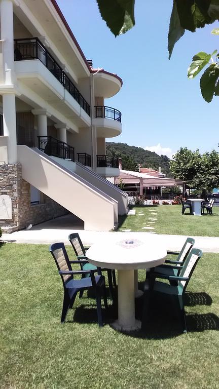 Perdikis Apartments - Paliouria Kokkino Nero Bagian luar foto