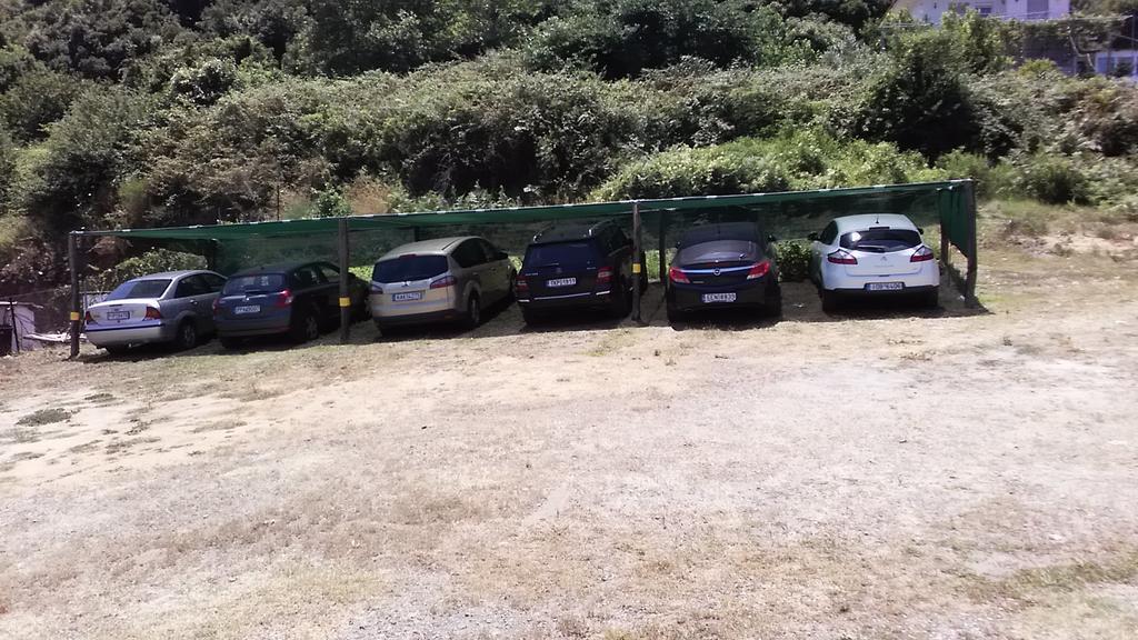 Perdikis Apartments - Paliouria Kokkino Nero Bagian luar foto